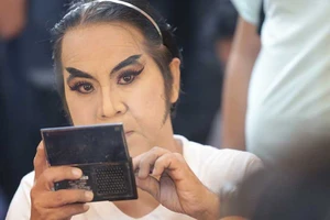 Ở tuổi 60, Bạch Long vẫn cháy hết mình cho sân khấu