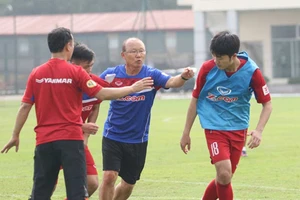 Thầy trò HLV Park Hang-seo sang Thái thử lửa