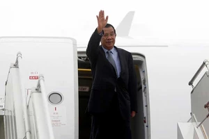 Ông Hun Sen đến Trung Quốc vận động viện trợ