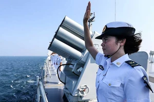 NATO lo ngại Nga, để mắt Trung Quốc