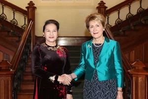 Chủ tịch Quốc hội gặp lãnh đạo bang Tây Australia