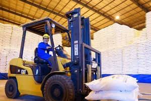 Ngành mía đường lại muốn bảo hộ để ‘đuổi’ đường ngoại