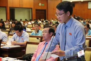 Cử tri TP.HCM: Chế tài nghiêm cán bộ vi phạm