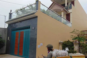 Dân xây nhà lấn lộ giới, xã đang xem xét