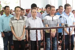 Nhận hối lộ là suất du học cho con: Có tội!