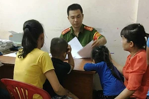 Cha mẹ dẫn con buôn bán xuyên đêm, xử sao?