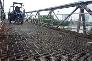 Dân Nhà Bè kêu cứu vì cầu sắt không đảm bảo