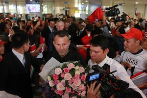 Ryan Giggs sẵn sàng vừa ‘xay lúa’ vừa ‘bế em’