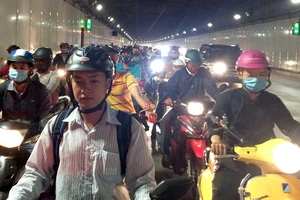 Hầm Thủ Thiêm kẹt cứng