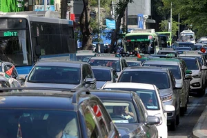 Thu phí ô tô vào trung tâm TP.HCM: Khó khả thi