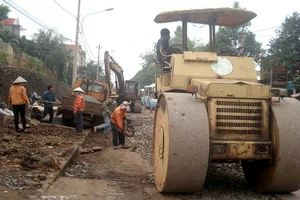 Mở đường làm hư gần 36.000 nhà dân, ai đền?