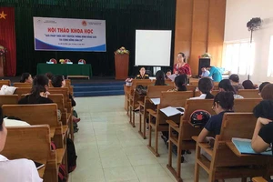 Đòi bình đẳng, phụ nữ được… cực gấp đôi