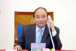 Thủ tướng Nguyễn Xuân Phúc điện đàm với Thủ tướng Nhật 