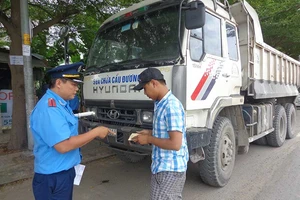 TP.HCM: Mở 3 đợt xử lý mạnh xe quá tải