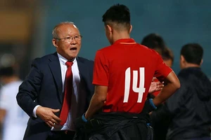 Nỗi lo của thầy Park trước trận đánh lớn