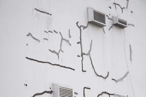 SVĐ 300 tỉ đồng ở Đà Nẵng xuất hiện nhiều vết nứt