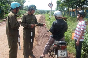 Tranh cãi việc giao súng cho công an xã