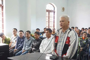 Căng thẳng phiên xử vụ xả súng 16 người thương vong