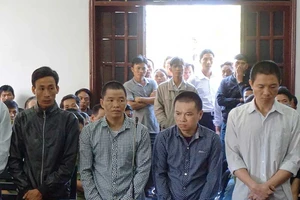 Vụ nổ súng: LS nói các bị cáo bị kích động mạnh