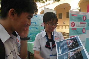 Học sinh cầu cứu: ‘Hãy cho em được ngủ’!