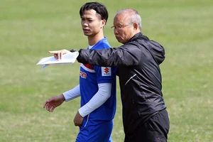 Khi thầy Park chịu để Công Phượng ngồi ngoài