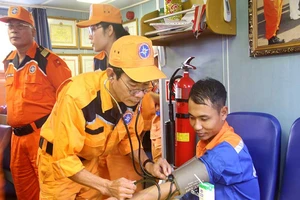 Đà Nẵng: Cứu nạn thành công tàu cá cùng 6 thuyền viên