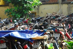 Tự giữ xe vi phạm: Luật có, vì sao không áp dụng?