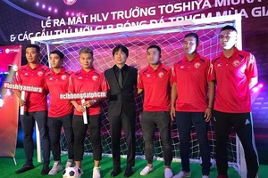 CLB TP.HCM đổ tiền mua HLV và cầu thủ