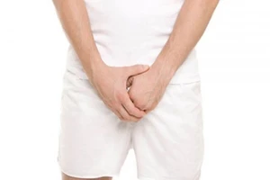 Sau sửa mũi, 'của quý' bị cương cứng nhiều ngày