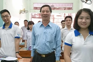 Ông giáo 10 năm ‘dụ’ học sinh học nghề