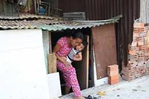 Đánh giá bức xúc "nâng đường, nhà thành hang"