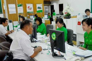 Ngân hàng đồng loạt giảm lãi suất