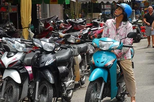 Dẹp bãi xe ở quận 1: Không thể ‘đùng một cái’