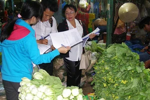 TP.HCM quyết lập hàng rào ngăn thực phẩm bẩn để đón Tết