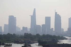 TP.HCM xuất hiện sương mù nguy hiểm