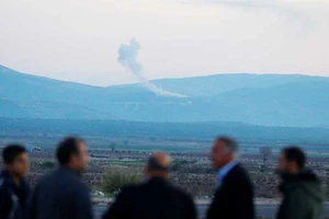 Xe tăng, binh sĩ Thổ Nhĩ Kỳ ồ ạt đổ vào Syria