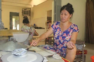 Những bí quyết khiến bánh tráng Mỹ Lồng cháy hàng