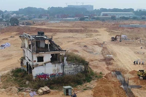 Vì sao Bến xe Miền Đông mới chưa xong?