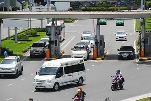 Phí sân bay: Một BOT ngoài vòng pháp luật!