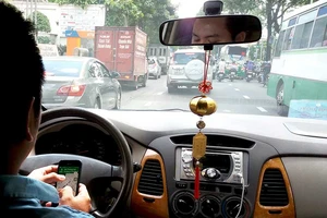 Xe Uber, Grab phải có hộp đèn, biển số vàng?