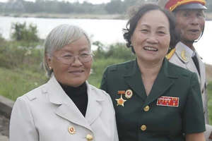 Mật thư viết trên cánh tay cô gái