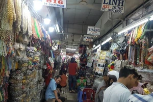 Cả cư xá Đại Quang Minh sống nhờ 1 bể nước… bẩn