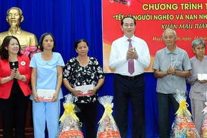 Chủ tịch nước trao quà Tết cho người nghèo huyện Củ Chi