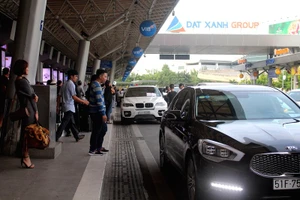 Ô tô bị phạt nếu đỗ ở sân bay quá 3 phút