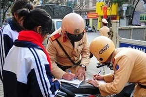 Tắc đường, Hà Nội tăng cường CSGT tại 361 điểm