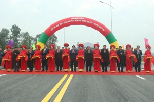 Có cầu Mỹ Hòa, người Hà Nội hết đi cầu phao