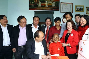 Thủ tướng thăm hỏi, chúc Tết đồng bào dân tộc