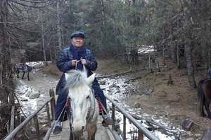 Ông già 70 khám phá Hymalaya