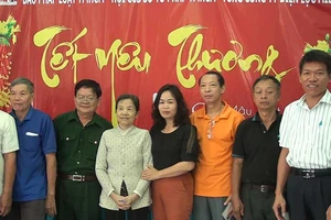 Báo Pháp Luật TP.HCM trao quà các CCB tại TP Vũng Tàu