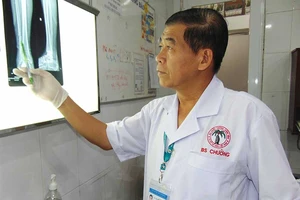 Bác sĩ đón giao thừa cùng bệnh nhân